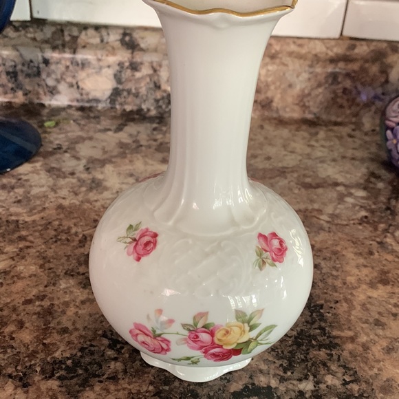 Golden Crown E & R Bavarian Vase Roses - Picture 2 of 4